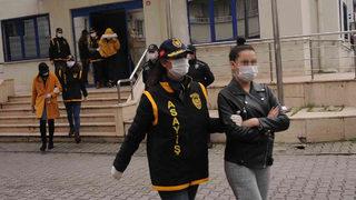 Son dakika: Yalova'da akılalmaz olay! Okul servisinde fuhuş yaptılar... Aralarında kamu görevlileri de var