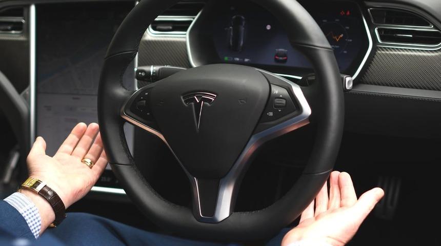 Tesla, otomatik s&uuml;r&uuml;şl&uuml; ara&ccedil;larına "rahat ve iddialı" s&uuml;r&uuml;ş modu ekledi