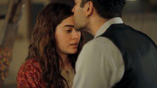 Aziz dizisi 9. yeni bölümden ön izleme sahnesi! Aziz'den Efnan'a aşk ilanı!