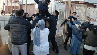 Son dakika: 15 kişiyi taciz eden sapığa kim sahip çıktı? Annesi skandalı ortaya çıkardı: Kızım artık uyku uyuyamıyor!