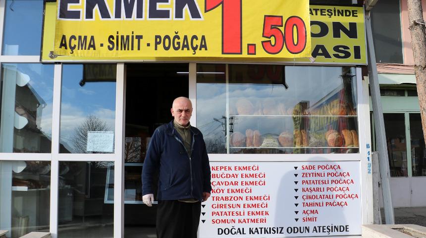 Sivaslı fırıncı takdir topluyor! Herkes zam, o indirim peşinde: Halka hizmet Hakk'a hizmettir