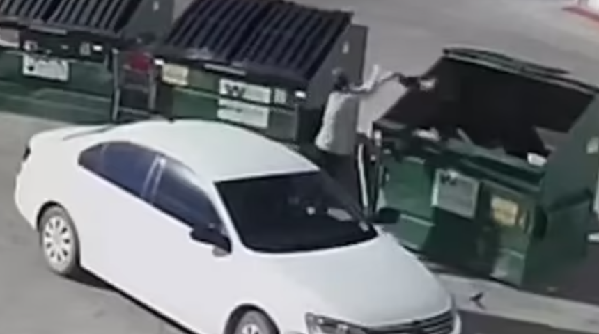 Akılalmaz anlar! Yenidoğan bebeği çöp gibi savurup attı