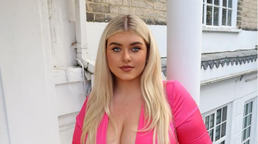 Büyük beden model Isabel Nicholls Nall, yine aynı şeyi yaptı! İç çamaşırlı pozunu yayınladı