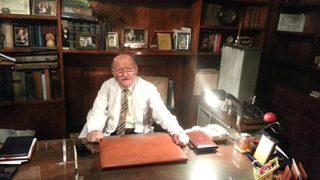 Akılalmaz sahtecilik Adli Tıp raporuyla ortaya çıktı! 92 yaşındaki emekli doktoru 10.6 milyon dolar dolandırmışlar