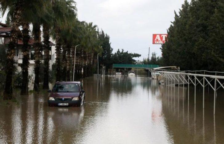 Son dakika | Şiddetli yağmur ve rüzgar hayatı felç etti! Felaketi yaşadılar: Dereler taştı, evleri su bastı... G1