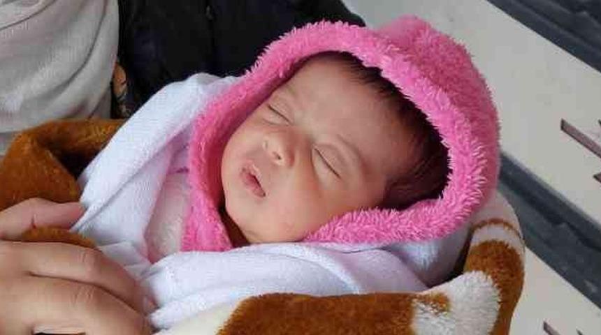 17 günlük bebek iki ülke arasında kaldı! Iraklı aile ne yapacağını şaşırdı