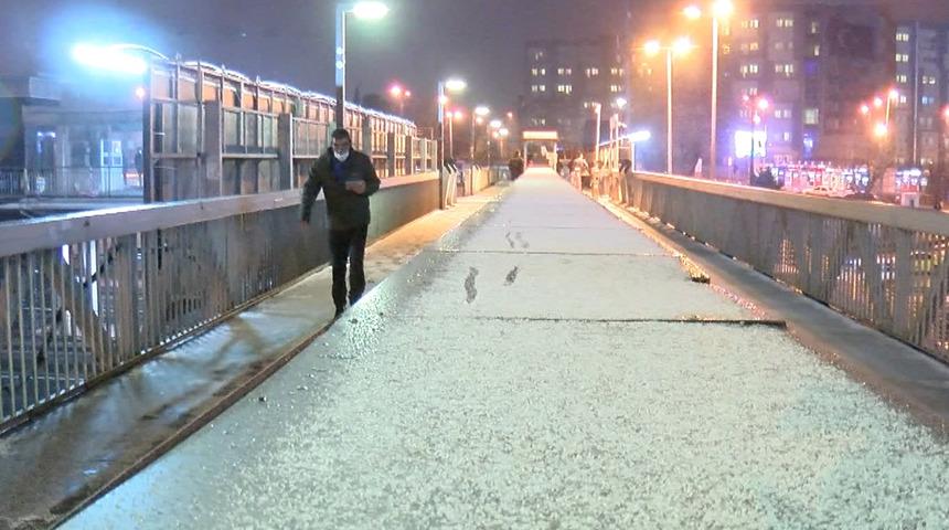 İstanbul'da beklenen kar yağışı başladı