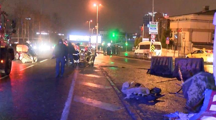 Otomobilin çarptığı taksinin sürücüsü camdan fırlayarak taksisinin altında kaldı