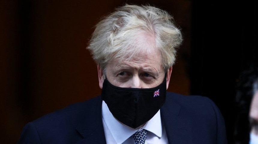 Boris Johnson: Halktan &ouml;z&uuml;r dileyen ve istifası istenen İngiltere Başbakanı'nı nasıl bir gelecek bekliyor?