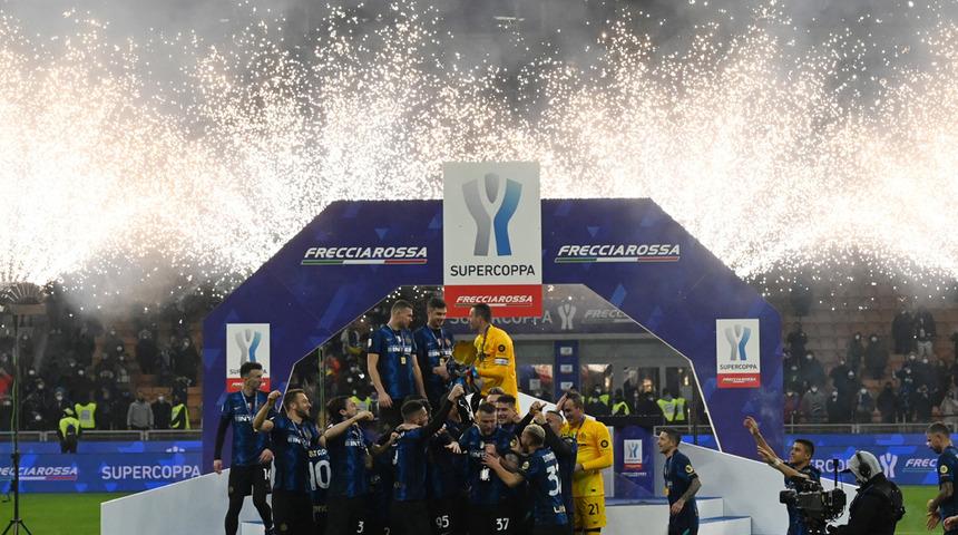 Hakan Çalhanoğlu'nun kupa sevinci! Inter, Juventus'u son dakikada devirdi