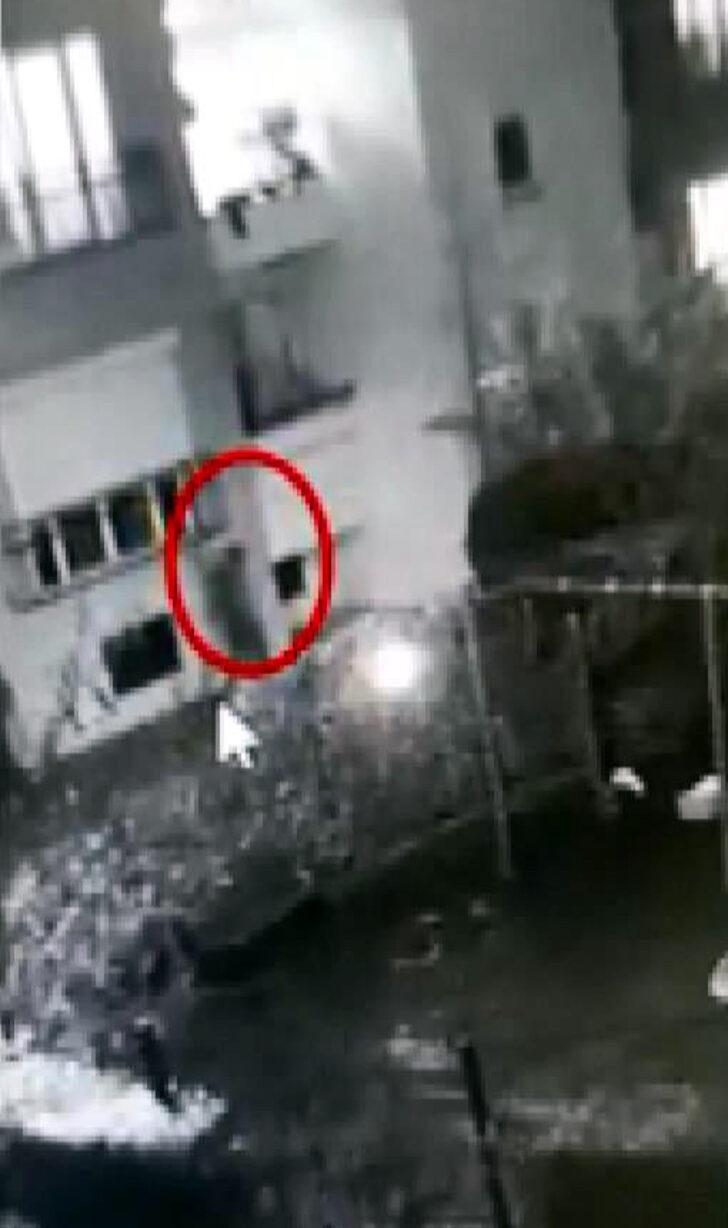 Örümcek Adam gibi tırmandı, eve girip ziynet eşyalarını çaldı! Kameralara yakalanan hırsız polisten de kaçamadı G4