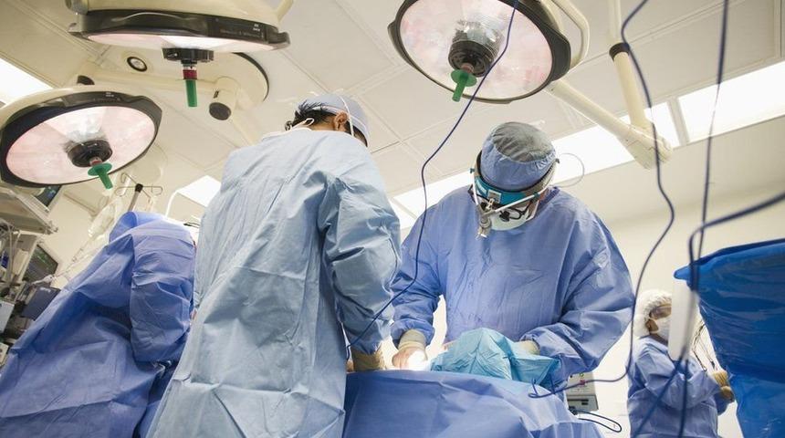 İngiltere'de 6 milyon kişi hastanede tedavi i&ccedil;in sıra bekliyor