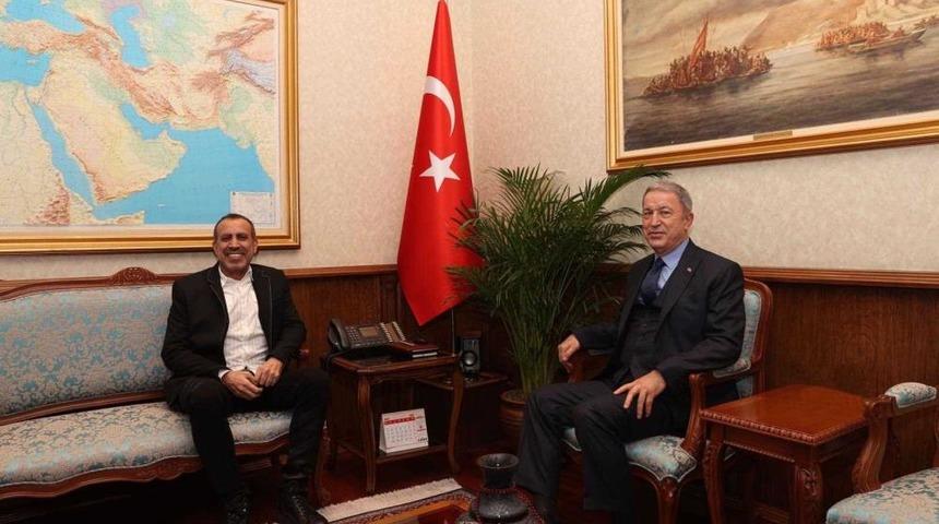 Hulusi Akar, Mehmetçik Vakfı'na bağış yapan Haluk Levent ile bir araya geldi