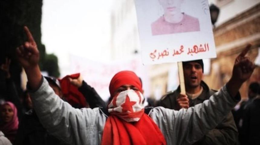 Tunus'ta Bin Ali'nin devrilmesinin 11. yılında &ccedil;anlar siyasal İslam i&ccedil;in &ccedil;alıyor