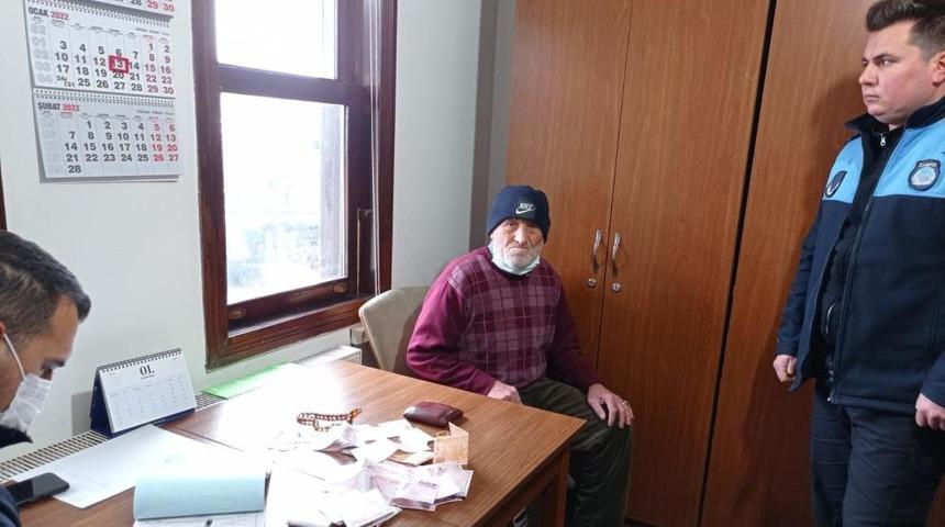 Zabıtanın yakaladığı dilencinin üzerinden bakın ne kadar para çıktı! Ağladı, yemin etti ama...