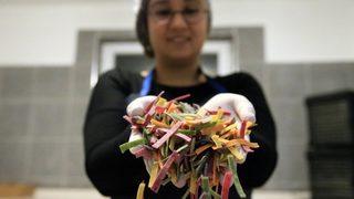  Evinde yapmaya başladı! Şimdi dünyaya satıyor