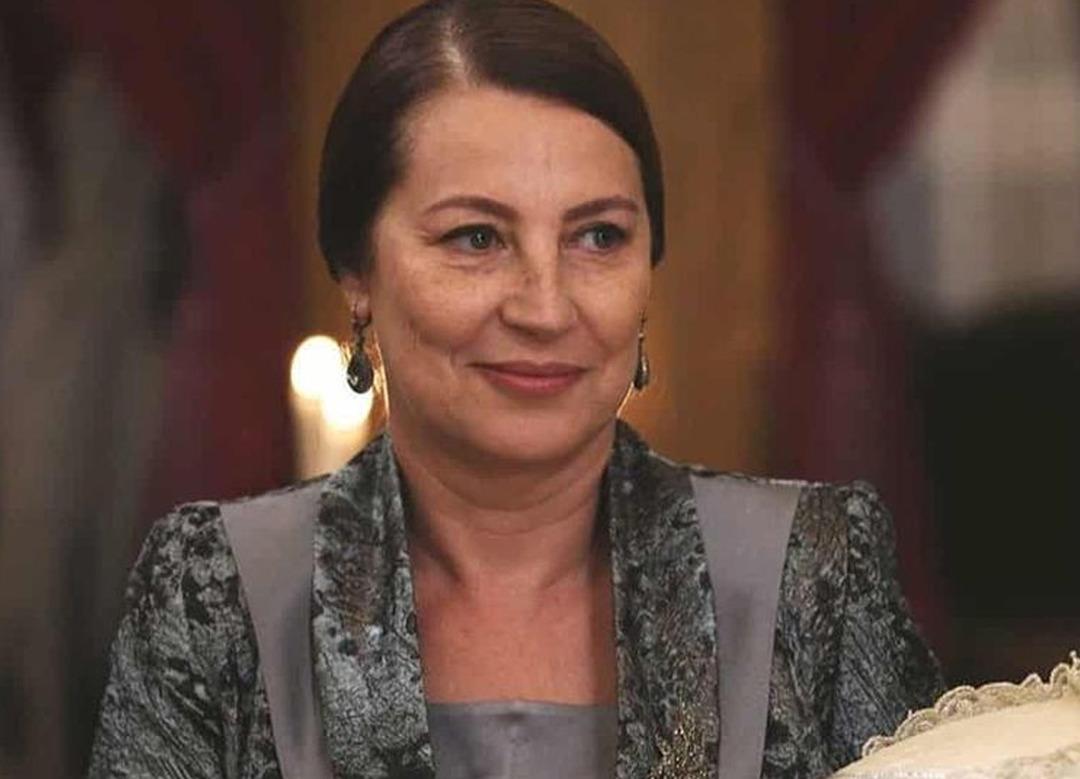 Vahide Per&ccedil;in'in kızı da oyuncu &ccedil;ıktı! Anne kız aynı dizide oynamışlar