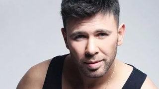 Ünlü şarkıcı Berksan modaya uydu! Fransız askısı yaptırdı