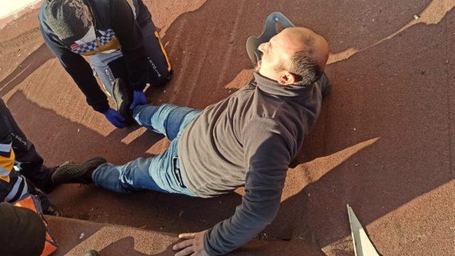 Evlerinin terasına çıktı, kendini başka evin terasında buldu! Bakın niye çıkmış