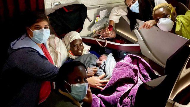Kanadalı doktor uçuş sırasında doğum yaptırdı