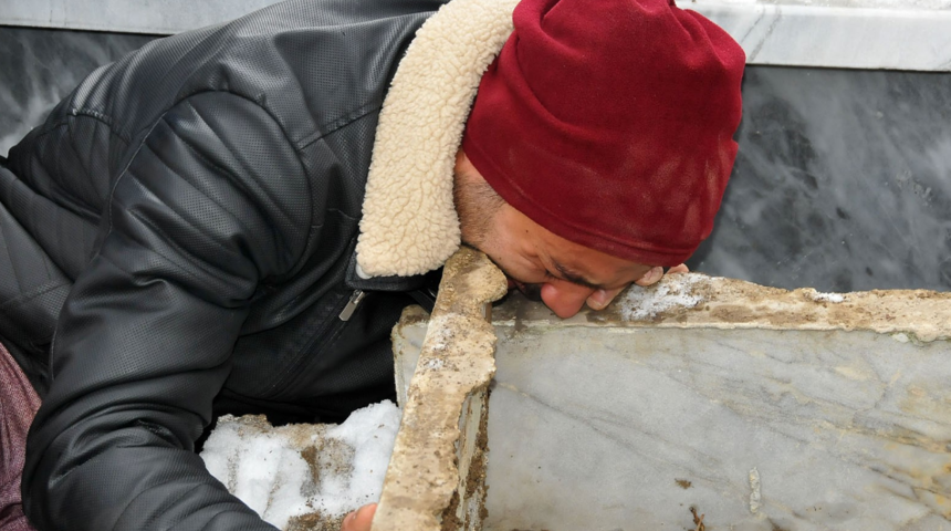 Ayşenur yasa boğdu! Dayısının döverek öldürdüğü söylenmişti, yürek burkan kare