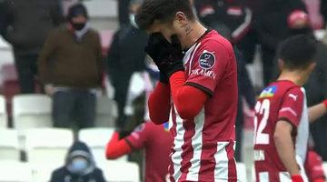 Ahmet Çalık anılırken gözyaşlarına boğuldu! Sivasspor-Trabzonspor maçına damga vuran an