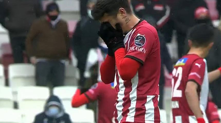 Ahmet Çalık anılırken gözyaşlarına boğuldu! Sivasspor-Trabzonspor maçına damga vuran an