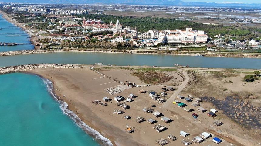 5 yıldızlı otelin yanında bedava tatil yapıyorlardı! Hepsi yıkılıyor…