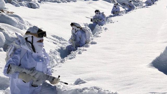 Operasyondan yeni görüntüler geldi! 1 metreyi aşan karın altında...