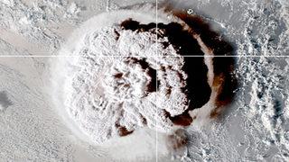 Tonga'da yanardağ patladı, uyarılar peş peşe geldi! Japonya'da tsunami alarmı