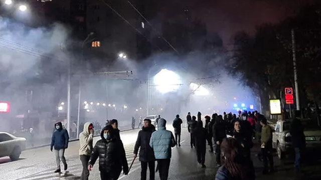 Kazakistan'da sular durulmuyor! Nazarbayev'in damatları istifa etti