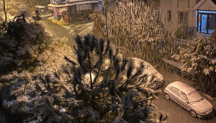 Son Dakika: İstanbul’da beklenen kar yağışı başladı! Görenler pencerelere çıktı