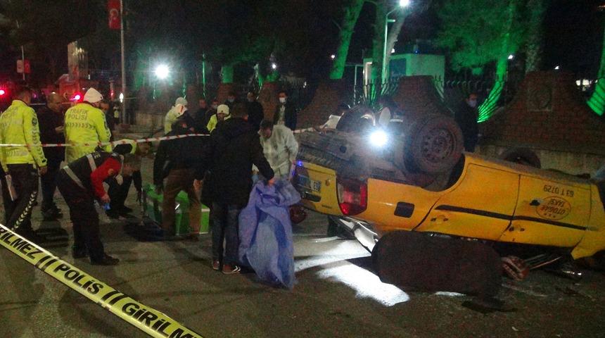 Şanlıurfa'da feci kaza! Bariyerlere çarpan taksi takla attı: 1 ölü, 6 yaralı