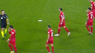 Bu kadarı da pes! Real Betis-Sevilla maçı iptal edildi! Kafasına öyle bir şey attılar ki...