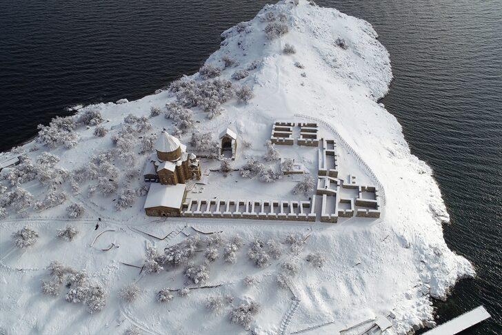 Akdamar Adası kar yağışıyla beyaza büründü G5