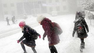 Son dakika: Kar yağışı şiddetini artırdı! Birçok ilde eğitime 1 gün ara verildi