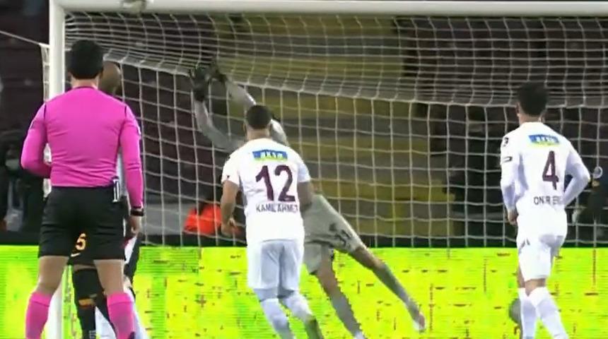 Galatasaray'da Kerem'in akıllara durgunluk veren golü sosyal medyayı yıktı! Herkes aynı videoyu paylaşıyor