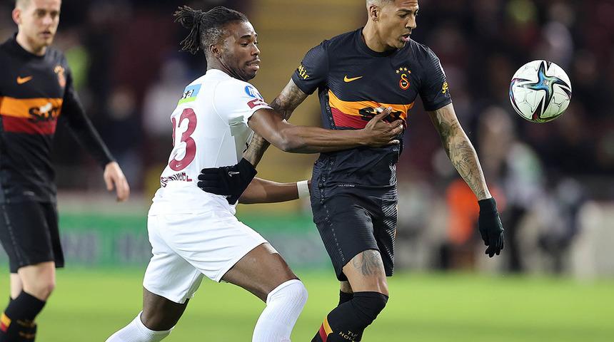 Galatasaray taraftarı penaltı kaçınca o ismi andı! "Onu özleyeceğim hiç aklıma gelmezdi"