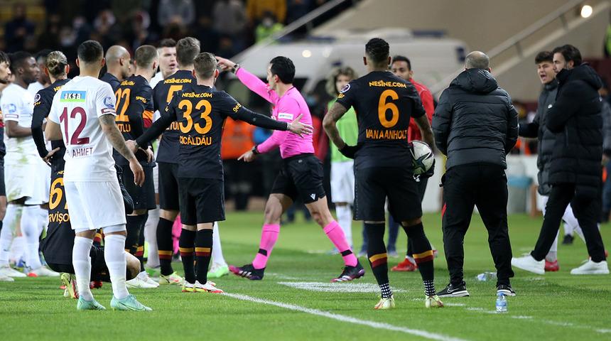 Galatasaray'ın yıldızından, Domenec Torrent'e gönderme! "Hoca ikinci yarı sistemi değiştirdi..." 