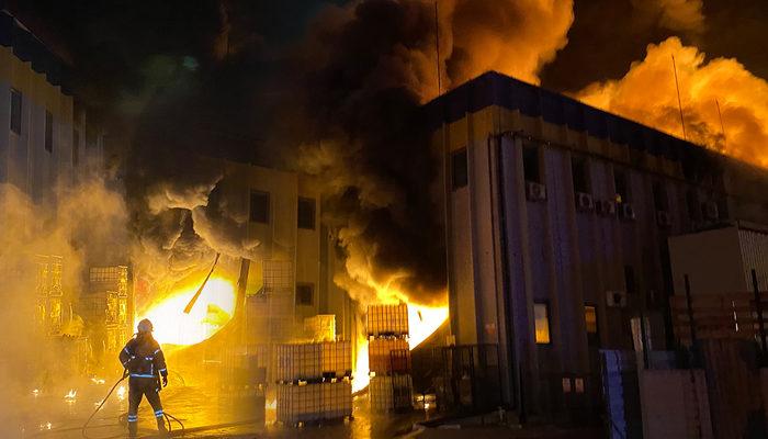 Bursa'da kimya fabrikasında yangın! Patlamalar yaşandı, Vali Canbolat'tan açıklama