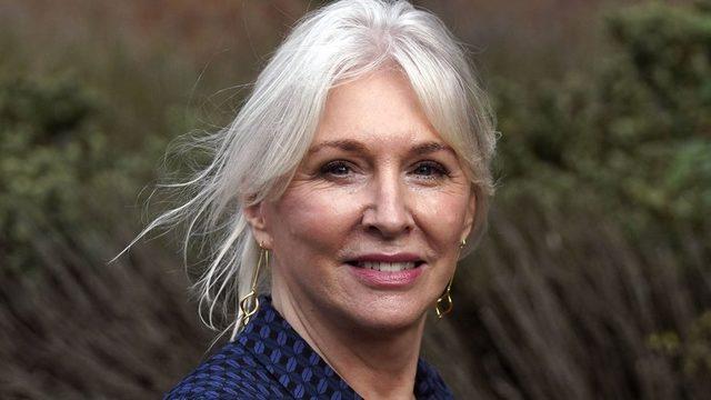 İngiltere Kültür Bakanı, BBC'nin fonlanması için yeni yöntemlerin bulunması gerektiğini söyledi