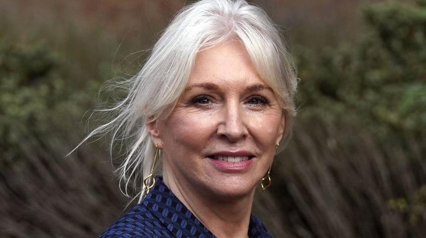 İngiltere K&uuml;lt&uuml;r Bakanı, BBC'nin fonlanması i&ccedil;in yeni y&ouml;ntemlerin bulunması gerektiğini s&ouml;yledi