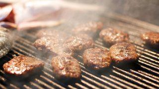 Bayat ekmeğinizi sıcak bir lezzete dönüştürün: Islama köfte tarifi