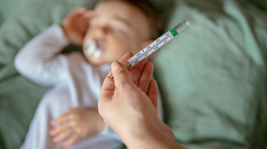 Belirtiler grip ve diş çıkarma ile karıştırılıyor! Uzman isim uyardı, bebeklerde ölüme yol açıyor