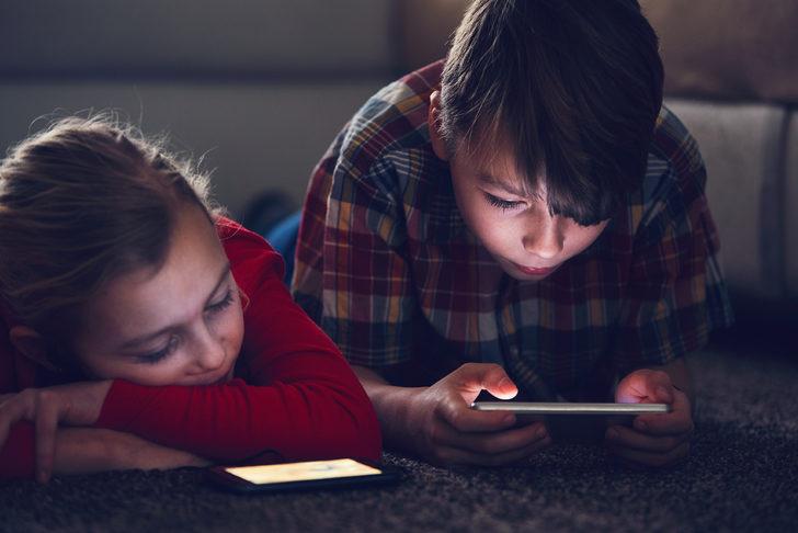 Anne ve babalar dikkat! Aile ve Sosyal Hizmetler Bakanlığı hazırladı: İşte “Çocukları dijital tehlikelerden koruma rehberi” 