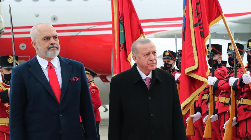 Cumhurbaşkanı Erdoğan Arnavutluk'ta! Resmi törenle karşılandı