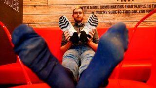 Dünyanın en büyük ayaklı adamı sonunda isyan etti! “Fetişistler peşimi bırakmıyor”