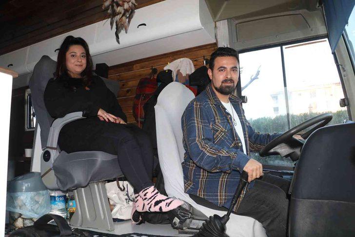 Hurda otobüsü karavana çevirdiler! Düğün arabası olarak kullandıkları karavana “yeni gelin” adını verdiler G3