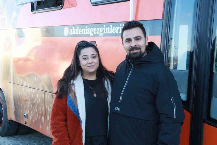 Hurda otobüsü karavana çevirdiler! Düğün arabası olarak kullandıkları karavana “yeni gelin” adını verdiler G5