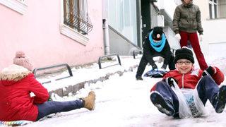 Son dakika: Şiddetli kar yine eğitime engel oldu! İşte 18 Ocak Salı günü okulların tatil edildiği iller